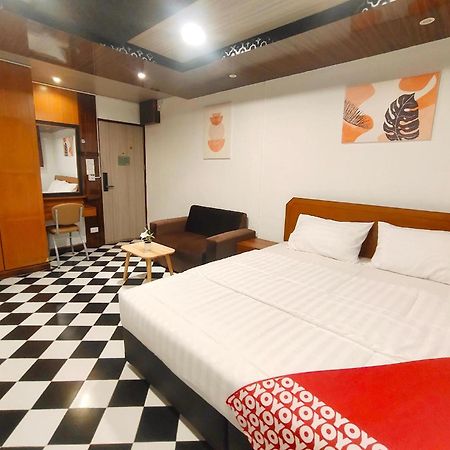 Oyo 75446 Travis Inthamara 49 Hotel Bangkok Eksteriør billede