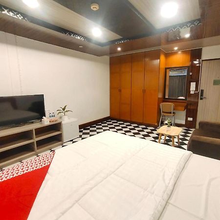 Oyo 75446 Travis Inthamara 49 Hotel Bangkok Eksteriør billede