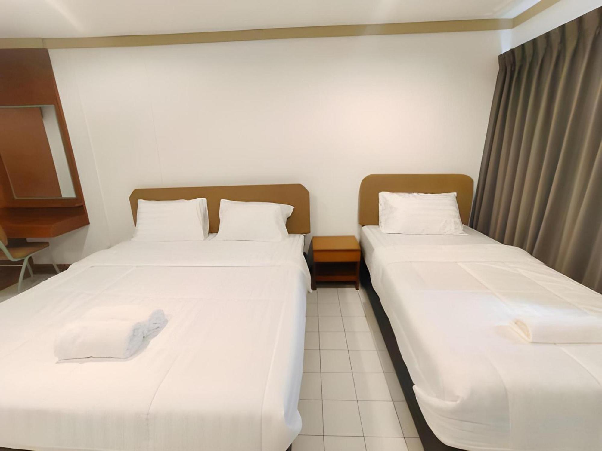 Oyo 75446 Travis Inthamara 49 Hotel Bangkok Eksteriør billede