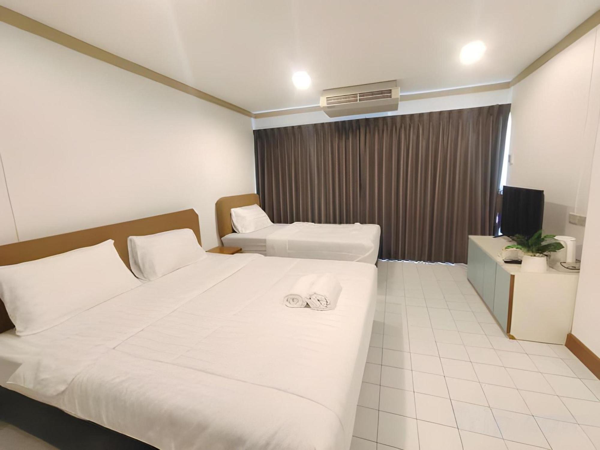 Oyo 75446 Travis Inthamara 49 Hotel Bangkok Eksteriør billede