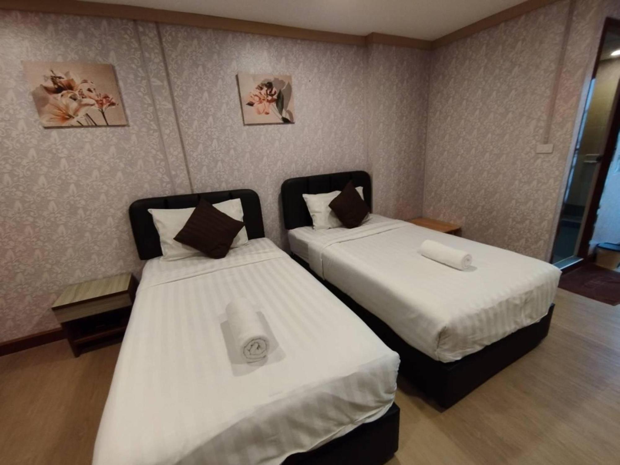 Oyo 75446 Travis Inthamara 49 Hotel Bangkok Eksteriør billede