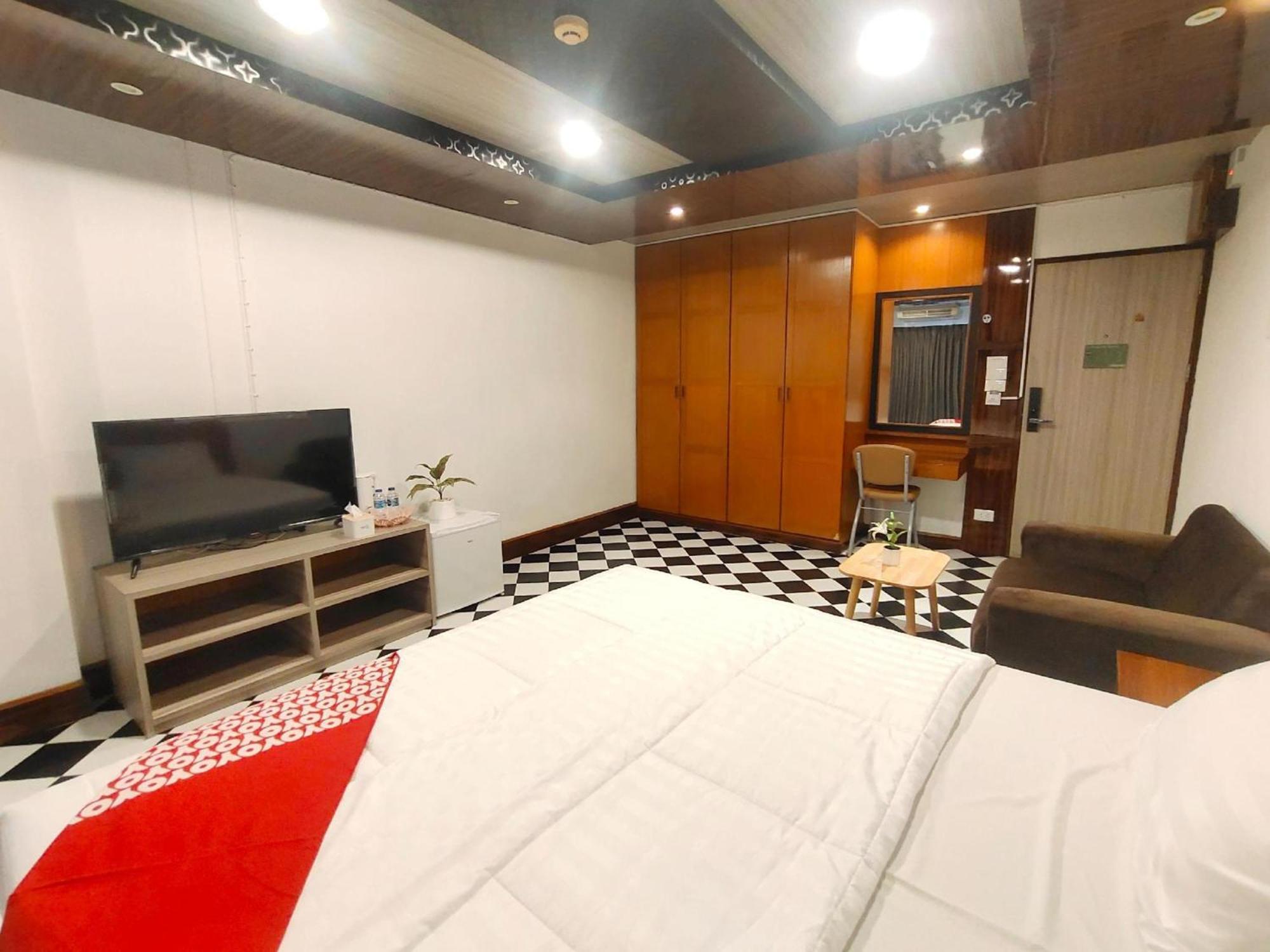Oyo 75446 Travis Inthamara 49 Hotel Bangkok Eksteriør billede