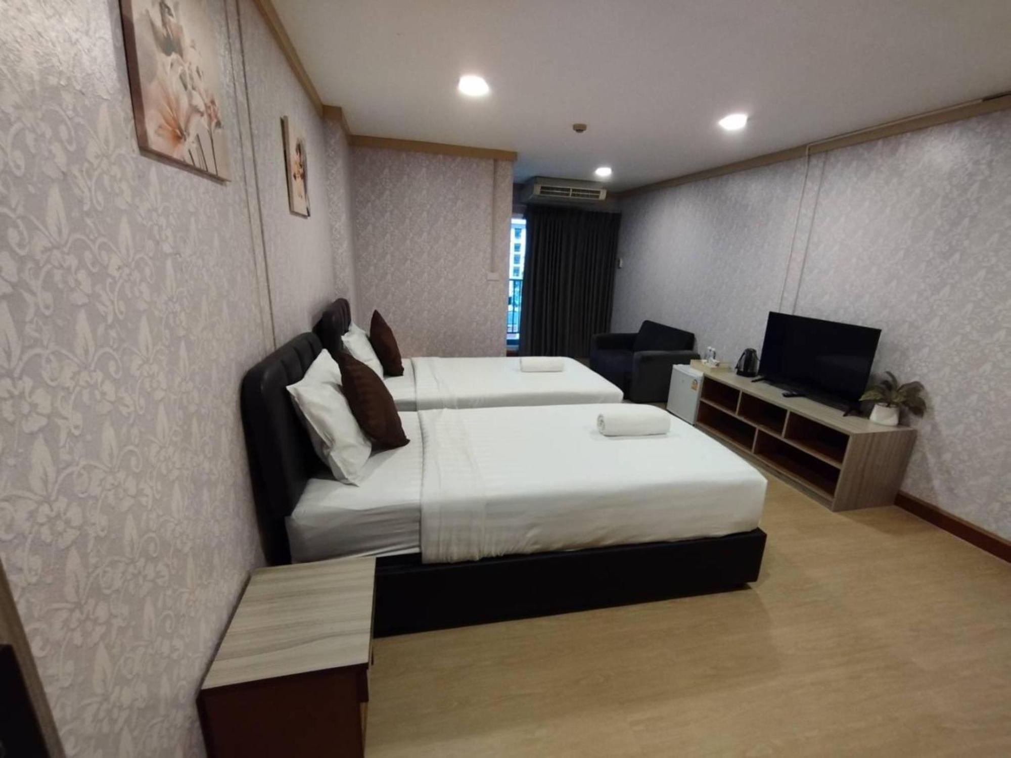 Oyo 75446 Travis Inthamara 49 Hotel Bangkok Eksteriør billede