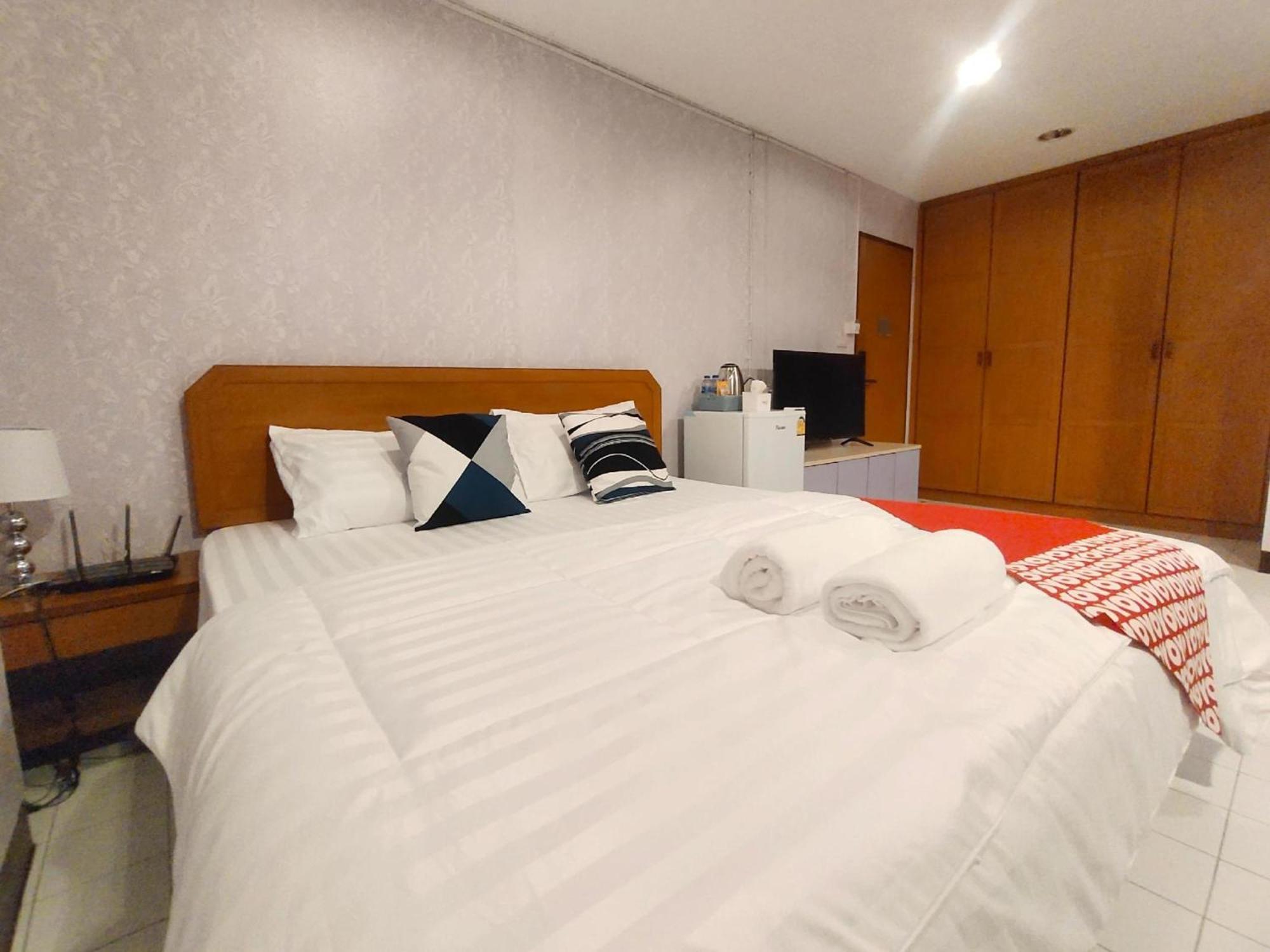 Oyo 75446 Travis Inthamara 49 Hotel Bangkok Eksteriør billede