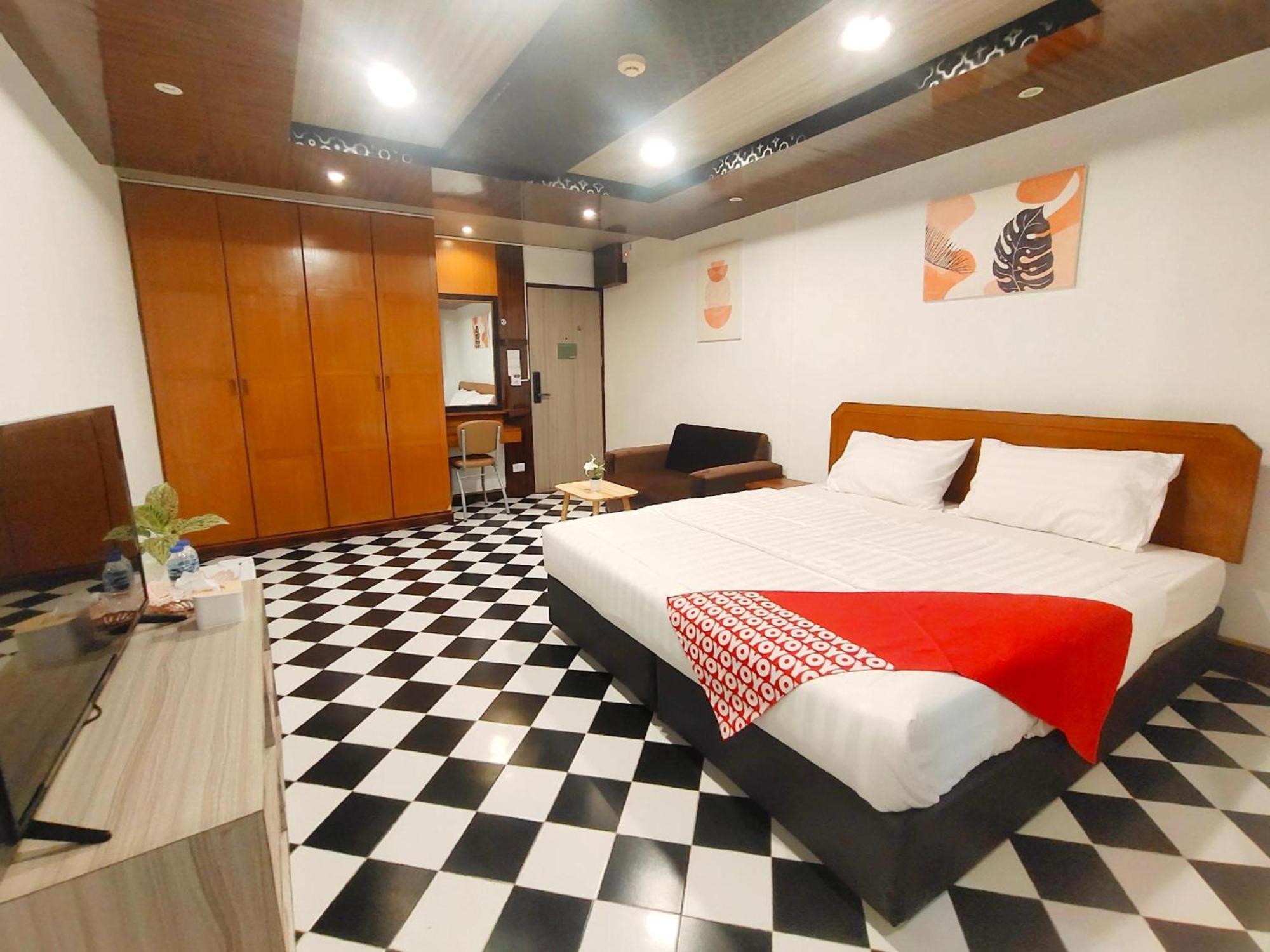 Oyo 75446 Travis Inthamara 49 Hotel Bangkok Eksteriør billede