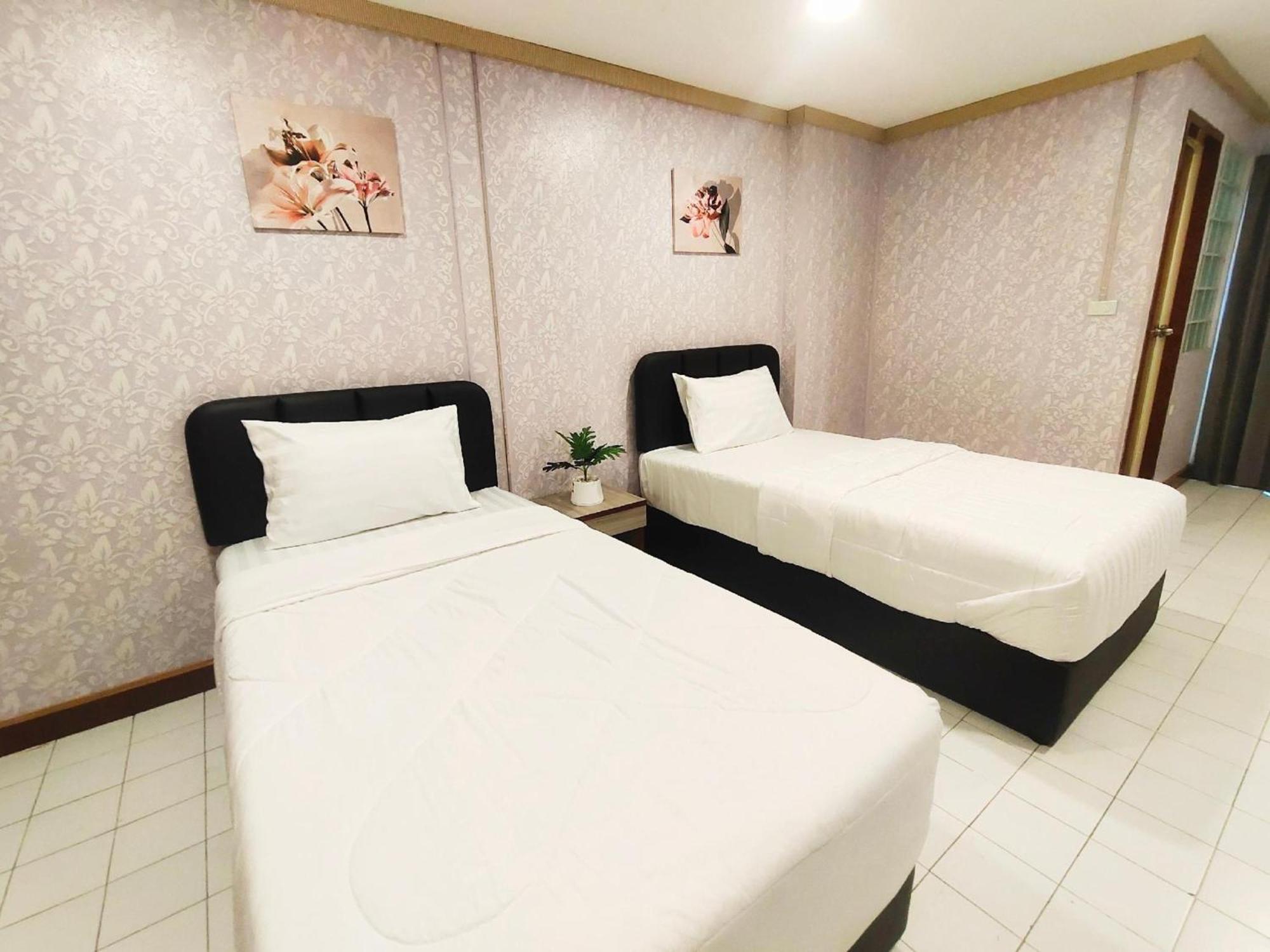 Oyo 75446 Travis Inthamara 49 Hotel Bangkok Eksteriør billede