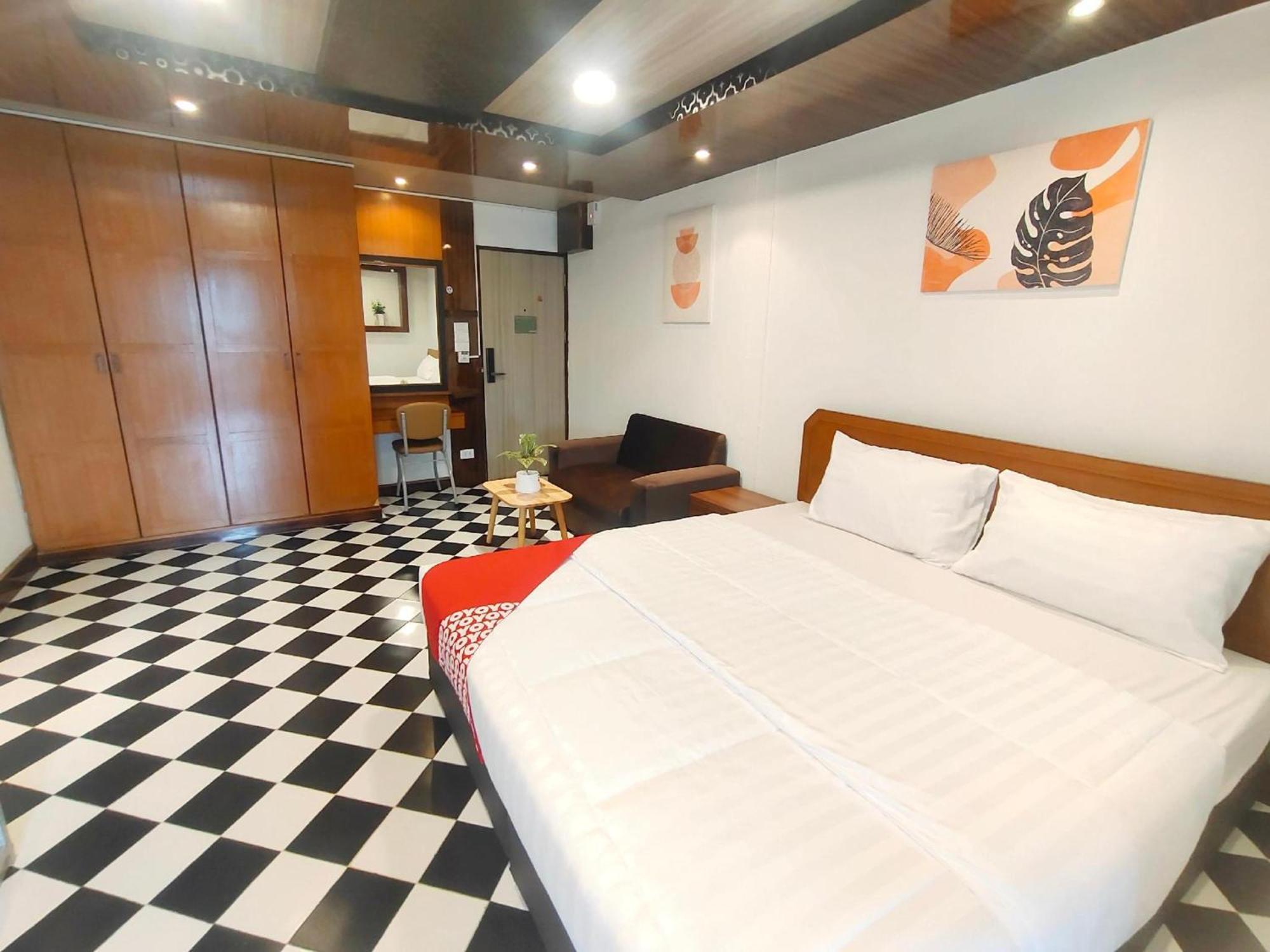 Oyo 75446 Travis Inthamara 49 Hotel Bangkok Eksteriør billede