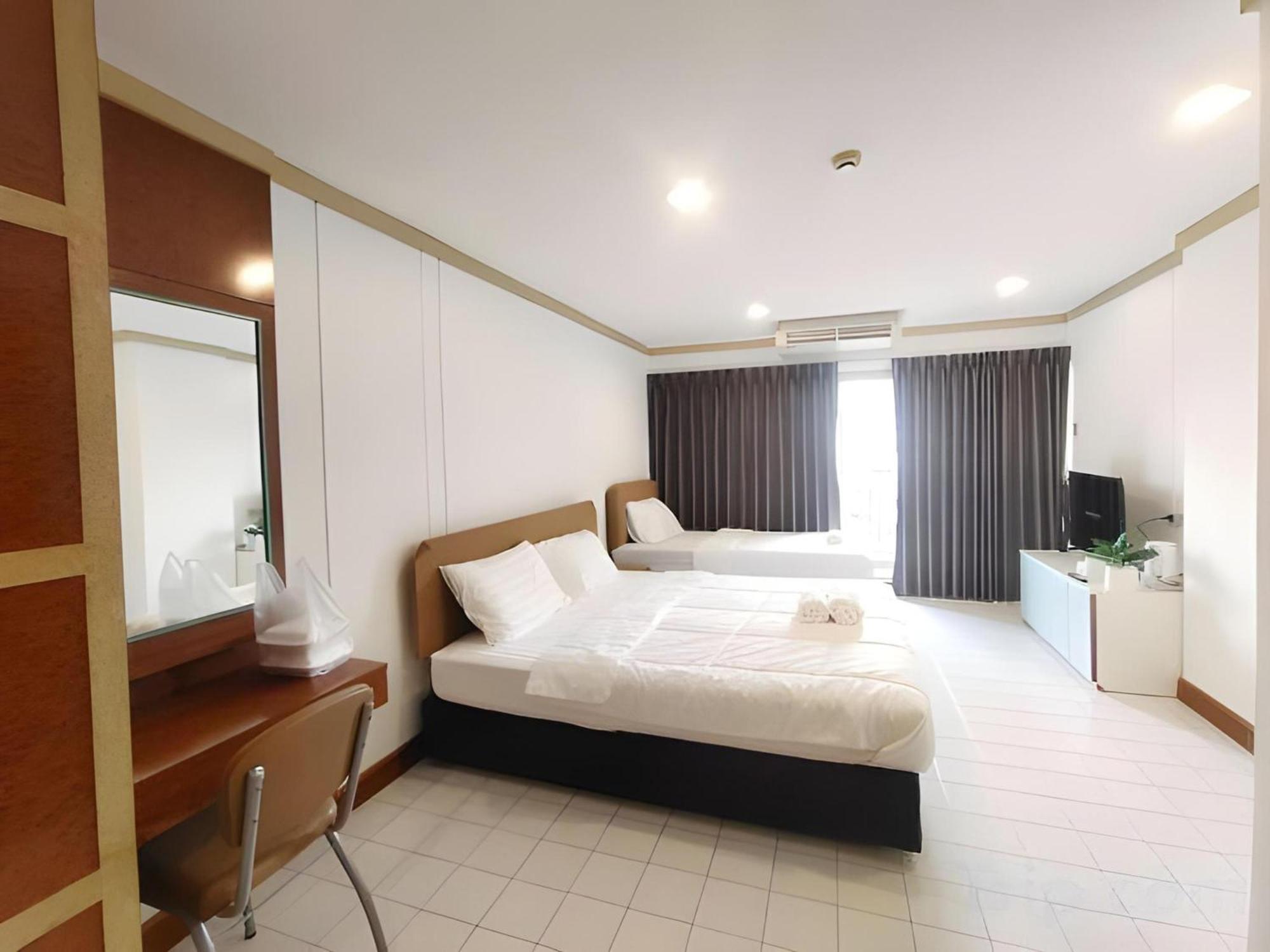 Oyo 75446 Travis Inthamara 49 Hotel Bangkok Eksteriør billede
