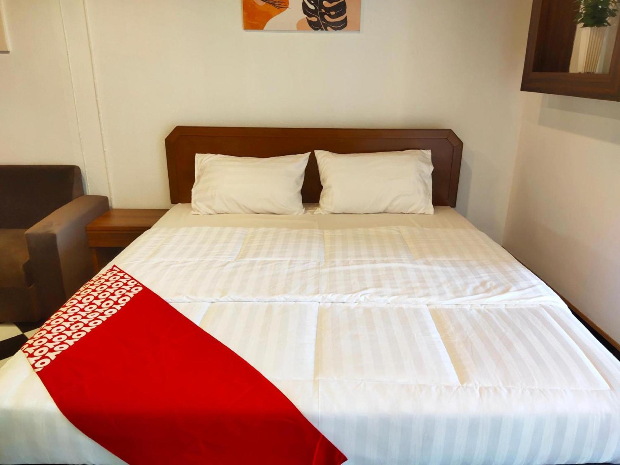 Oyo 75446 Travis Inthamara 49 Hotel Bangkok Eksteriør billede