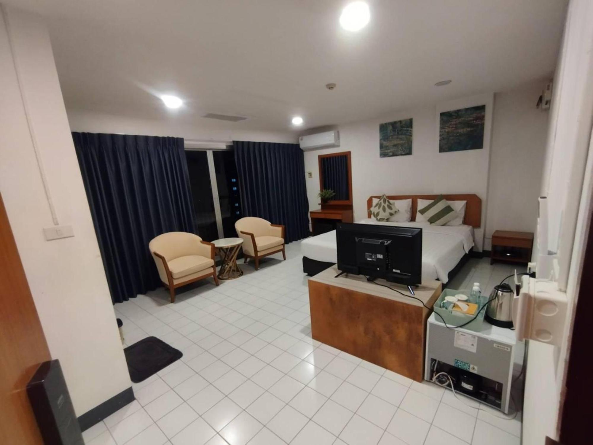 Oyo 75446 Travis Inthamara 49 Hotel Bangkok Eksteriør billede