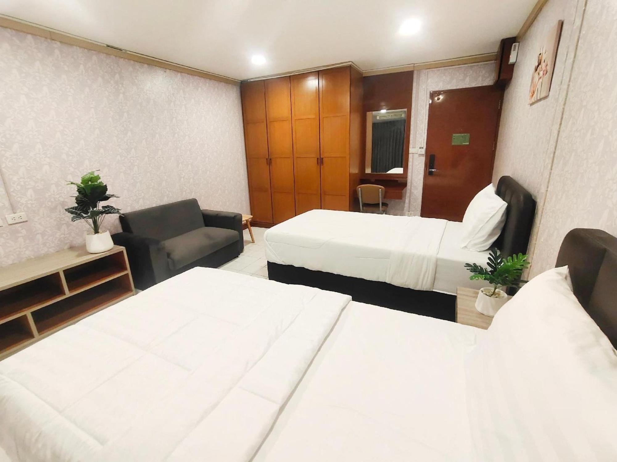 Oyo 75446 Travis Inthamara 49 Hotel Bangkok Eksteriør billede