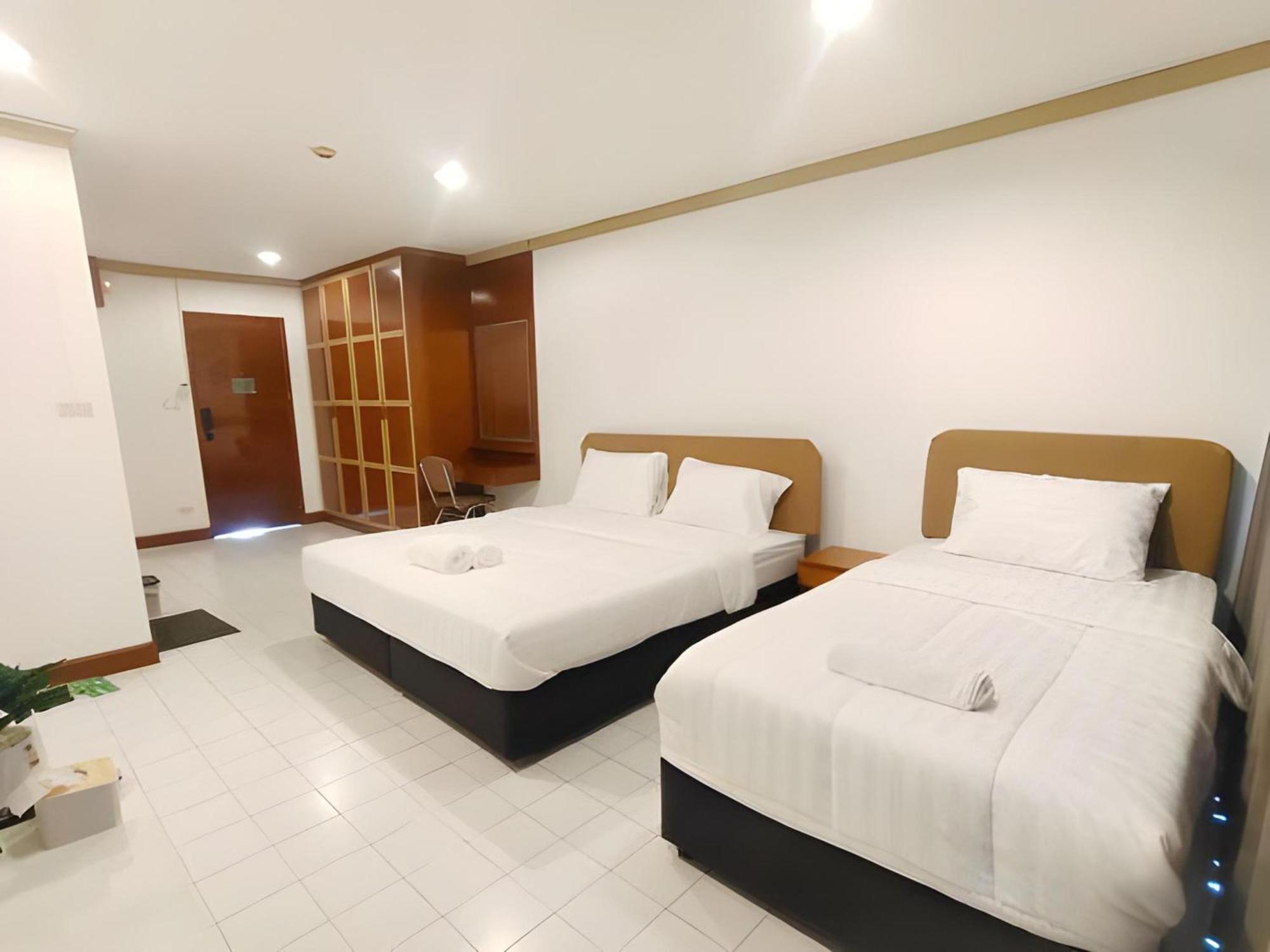 Oyo 75446 Travis Inthamara 49 Hotel Bangkok Eksteriør billede