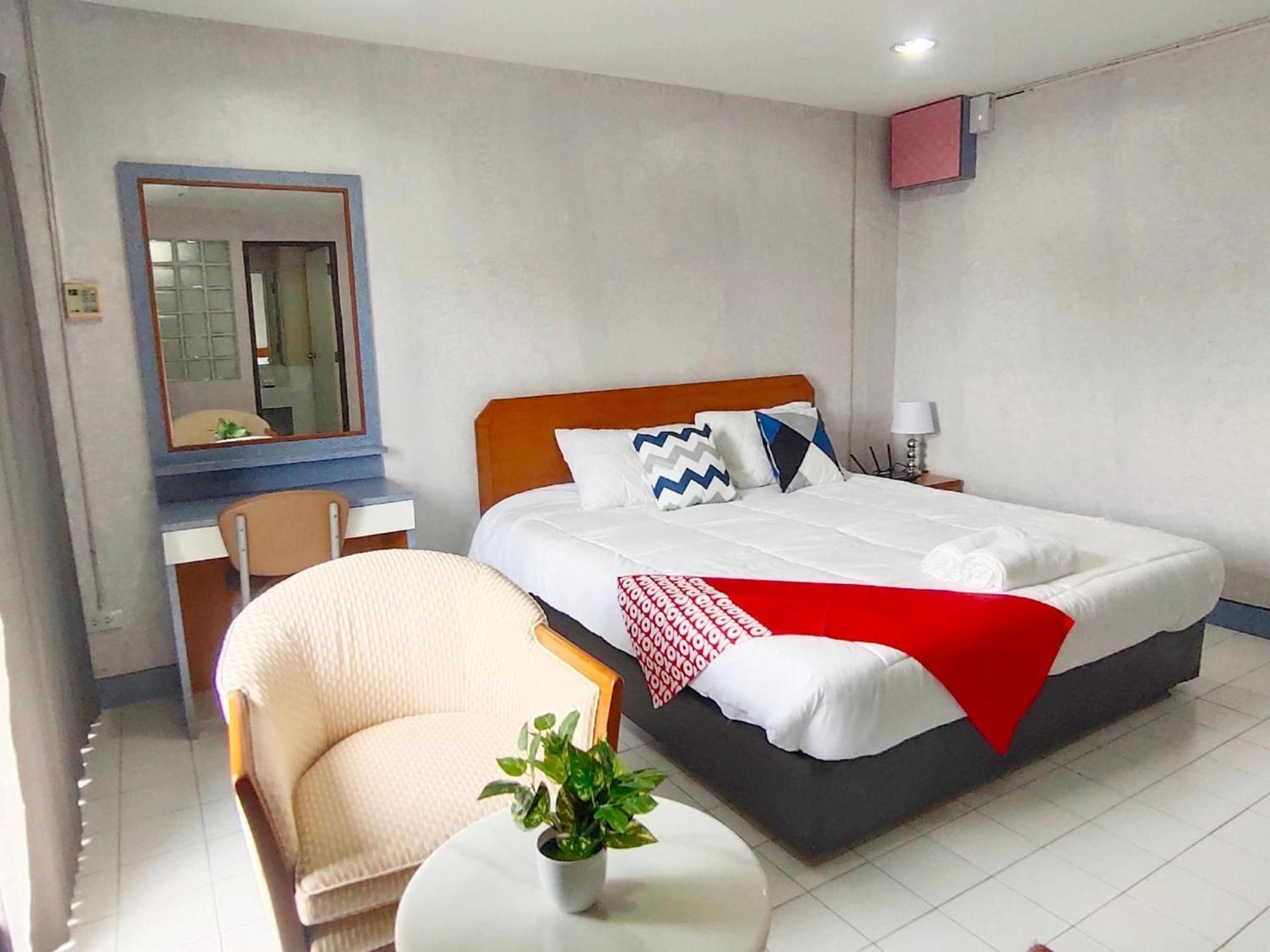 Oyo 75446 Travis Inthamara 49 Hotel Bangkok Eksteriør billede
